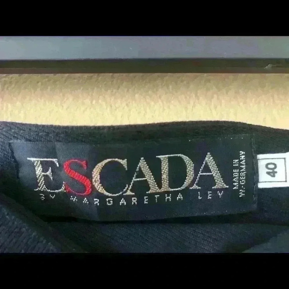 Escada 80’s Vintage Pleated Wool A-Line Skirt. - Picture 5 of 5